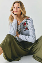 Load image into Gallery viewer, Floral Embroidered Cropped Sweatshirt