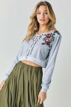 Load image into Gallery viewer, Floral Embroidered Cropped Sweatshirt